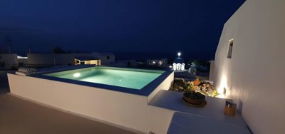 279637-elxis-at-home-in-greecethecycladiccell