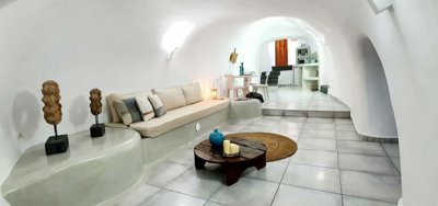 279634-elxis-at-home-in-greecethecycladiccell