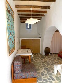 233021-elxis-at-home-in-greecesikinos-traditi