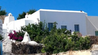 233012-elxis-at-home-in-greecesikinos-traditi