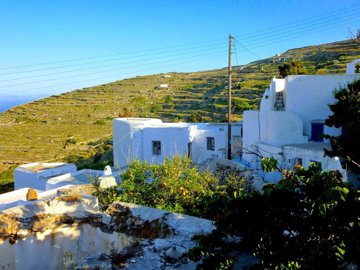 233015-elxis-at-home-in-greecesikinos-traditi