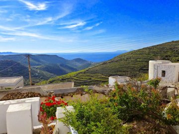 233016-elxis-at-home-in-greecesikinos-traditi