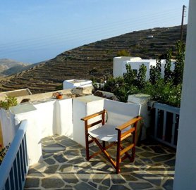 233018-elxis-at-home-in-greecesikinos-traditi