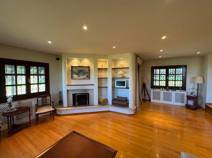 Image No.8-5 Bed Villa for sale