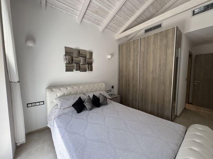 Image No.15-3 Bed Villa for sale