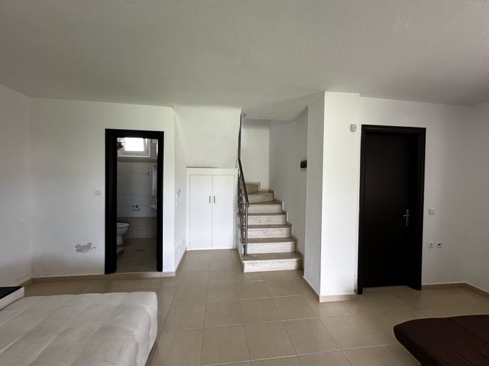 Image No.19-3 Bed Townhouse for sale