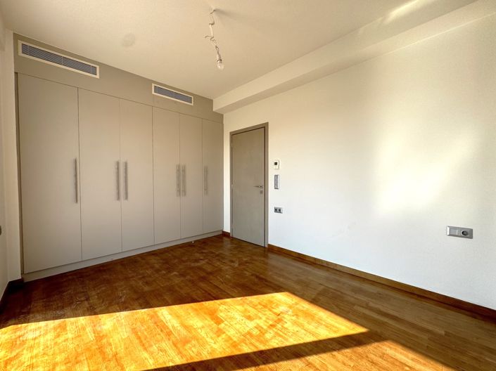 Image No.10-2 Bed Townhouse for sale