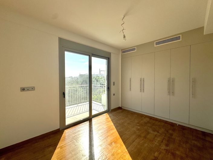 Image No.11-2 Bed Townhouse for sale