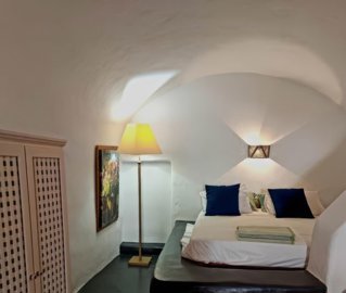 elxis20at20home20in20greececave-houses-megalo
