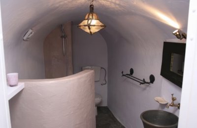 elxis20at20home20in20greececave-houses-megalo