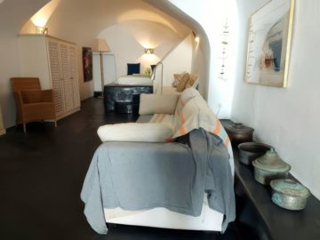 elxis20at20home20in20greececave-houses-megalo