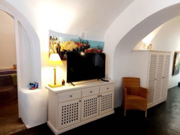 elxis20at20home20in20greececave-houses-megalo
