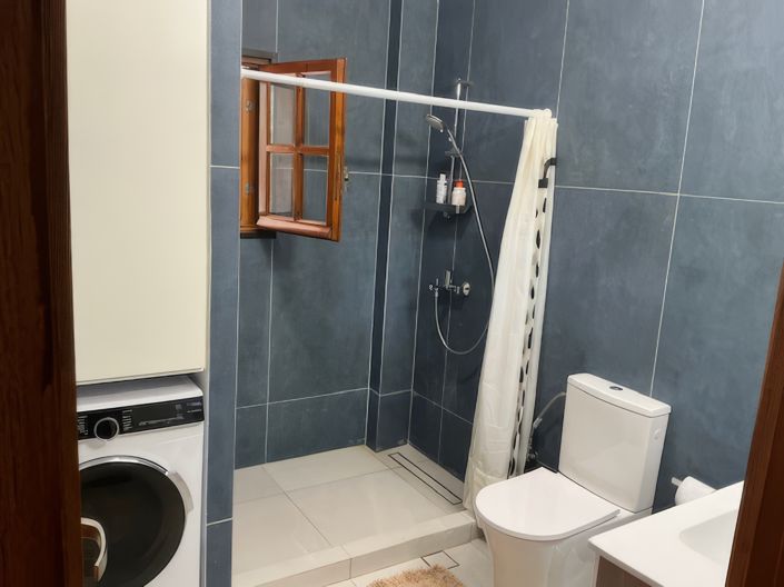 Image No.17-4 Bed House for sale