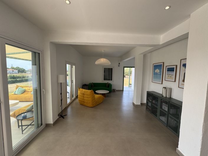 Image No.10-5 Bed House for sale