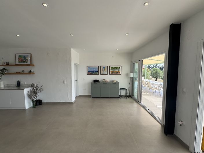 Image No.12-5 Bed House for sale