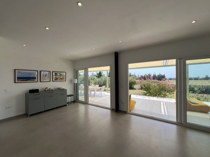 Image No.9-5 Bed House for sale