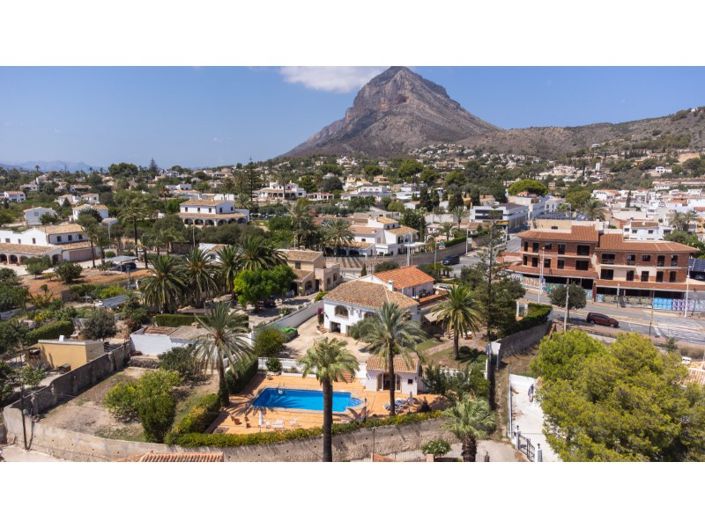 Image No.1-6 Bed Villa for sale