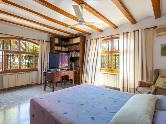 Image No.8-6 Bed Villa for sale