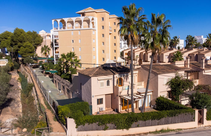 Image No.1-3 Bed Townhouse for sale