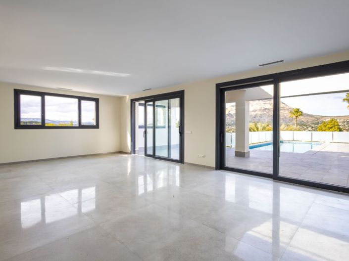 Image No.9-3 Bed Villa for sale