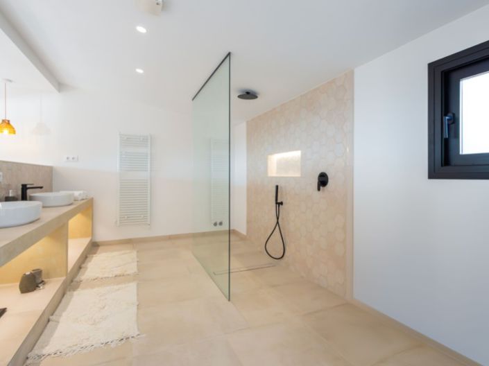 Image No.53-5 Bed Villa for sale