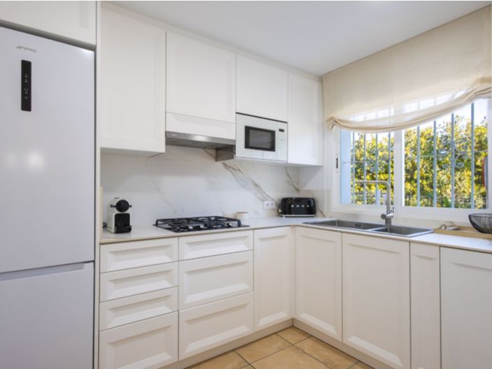 Image No.18-2 Bed House for sale