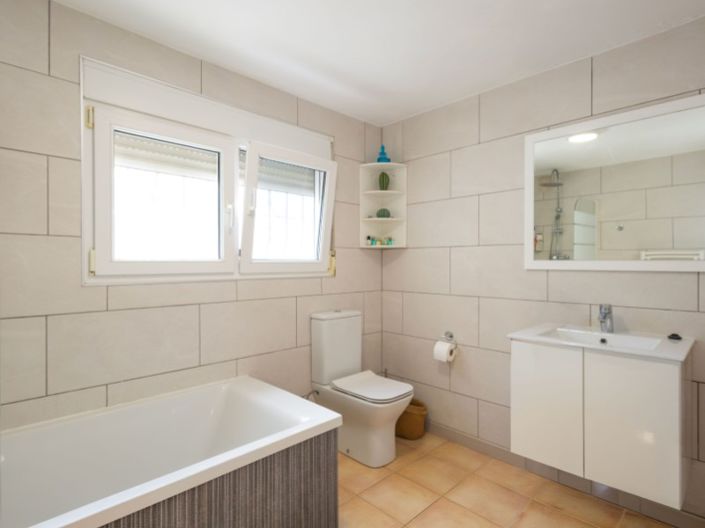 Image No.37-4 Bed Villa for sale