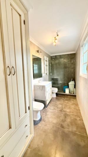 Image No.39-4 Bed Villa / Detached for sale