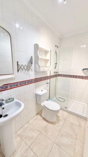 Image No.46-4 Bed Villa / Detached for sale