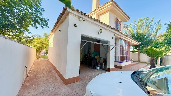 Image No.8-4 Bed Villa / Detached for sale