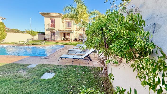 Image No.5-4 Bed Villa / Detached for sale