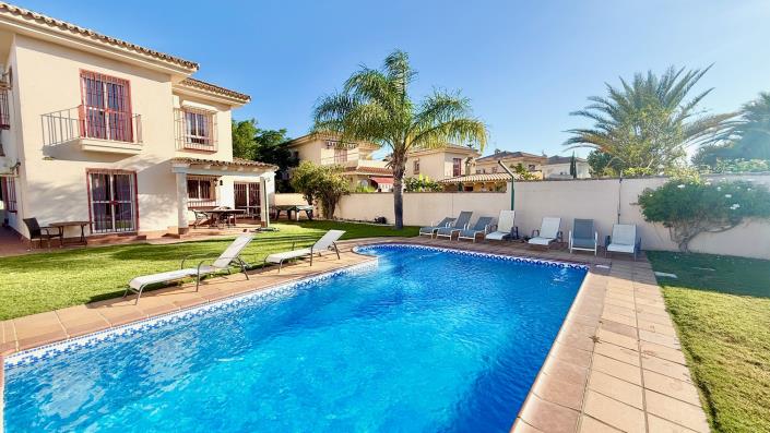 Image No.14-4 Bed Villa / Detached for sale