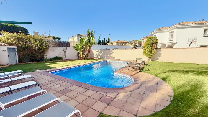 Image No.15-4 Bed Villa / Detached for sale