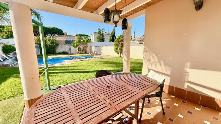Image No.17-4 Bed Villa / Detached for sale