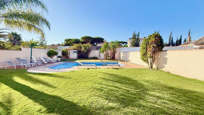 Image No.18-4 Bed Villa / Detached for sale