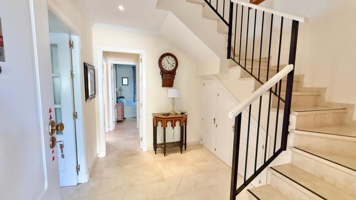 Image No.19-4 Bed Villa / Detached for sale