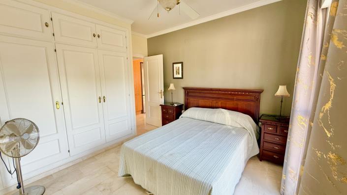 Image No.29-4 Bed Villa / Detached for sale