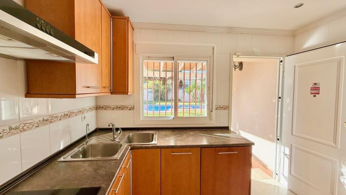 Image No.32-4 Bed Villa / Detached for sale