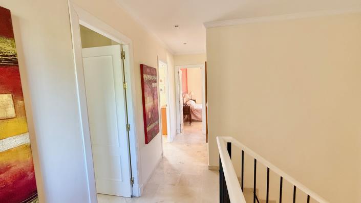 Image No.36-4 Bed Villa / Detached for sale