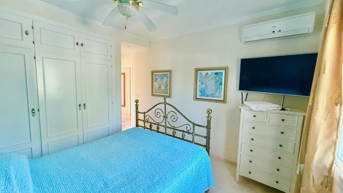 Image No.38-4 Bed Villa / Detached for sale