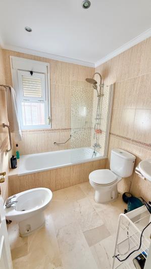 Image No.39-4 Bed Villa / Detached for sale