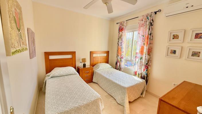 Image No.40-4 Bed Villa / Detached for sale