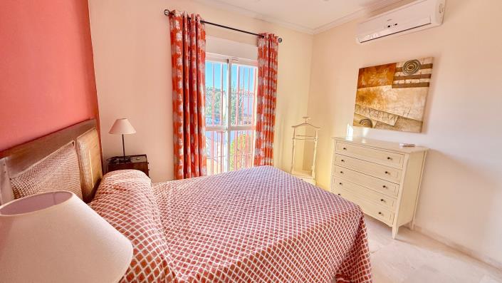 Image No.41-4 Bed Villa / Detached for sale