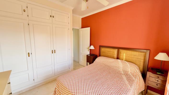 Image No.42-4 Bed Villa / Detached for sale