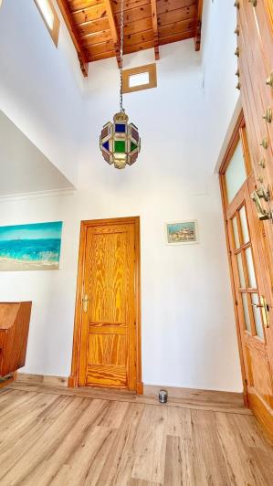 Image No.5-5 Bed Villa / Detached for sale