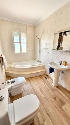 Image No.16-5 Bed Villa / Detached for sale