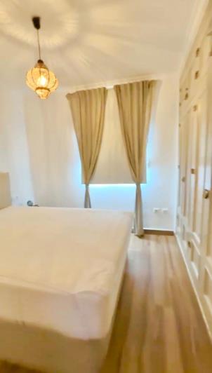 Image No.18-5 Bed Villa / Detached for sale