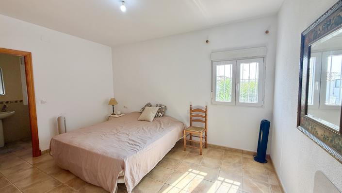 Image No.11-3 Bed Villa / Detached for sale