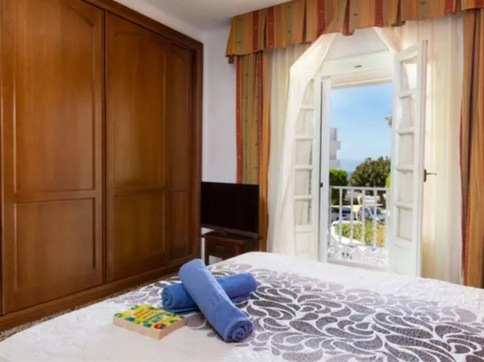 Image No.13-3 Bed Property for sale