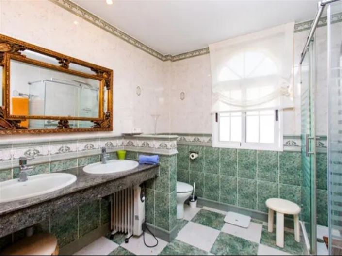 Image No.17-3 Bed Property for sale